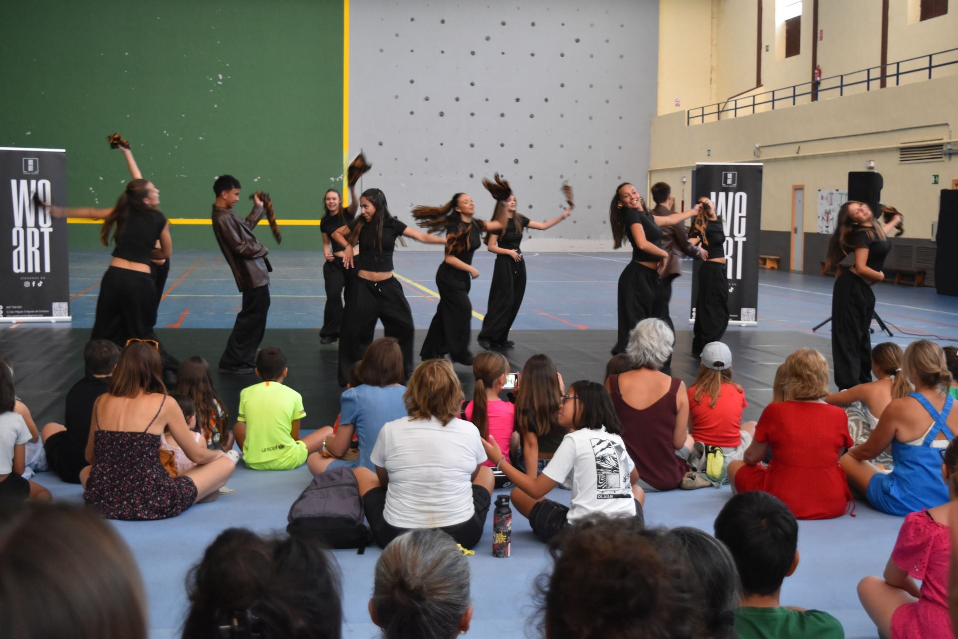 El calor lleva el festival ARCA de Aguilar al polideportivo