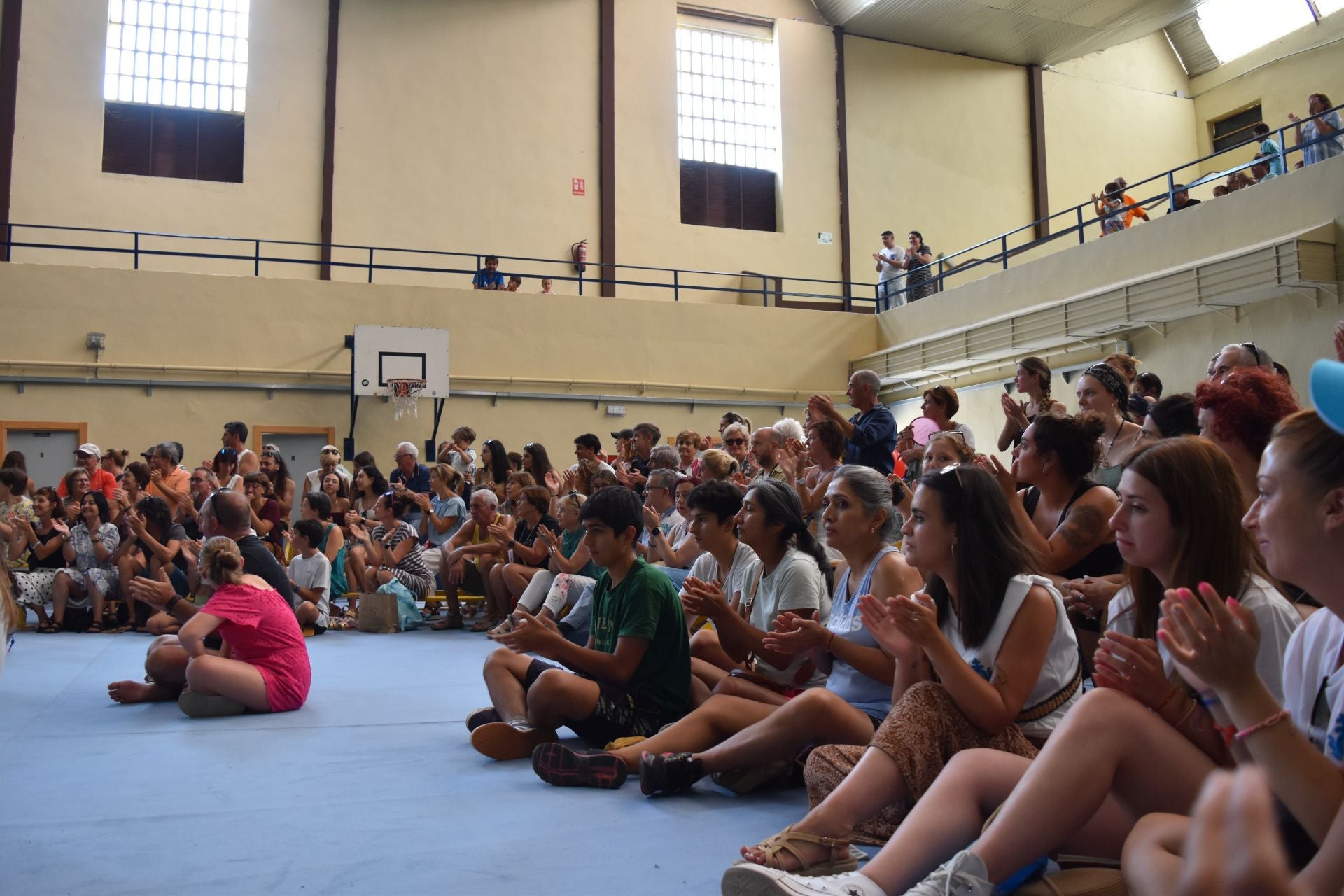 El calor lleva el festival ARCA de Aguilar al polideportivo