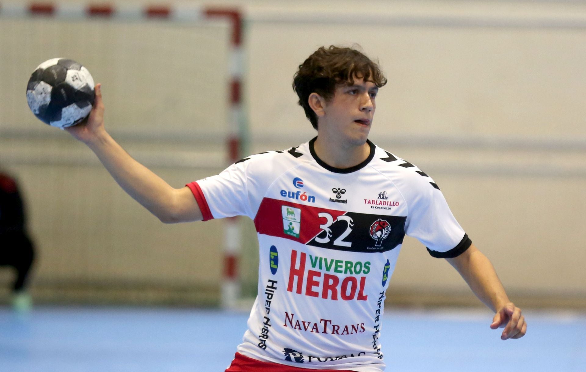 Fotos del amistoso entre el Balonmano Nava y el Balonmano Logroño