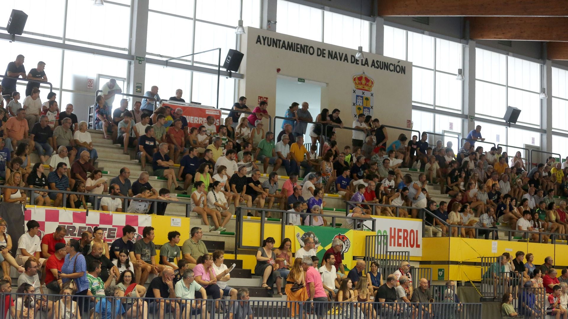 Fotos del amistoso entre el Balonmano Nava y el Balonmano Logroño