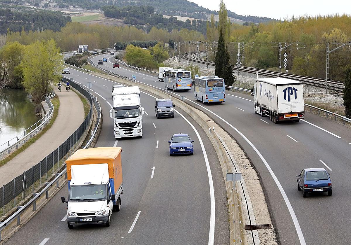 Autovía A-62 a la altura de las curvas de Dueñas.