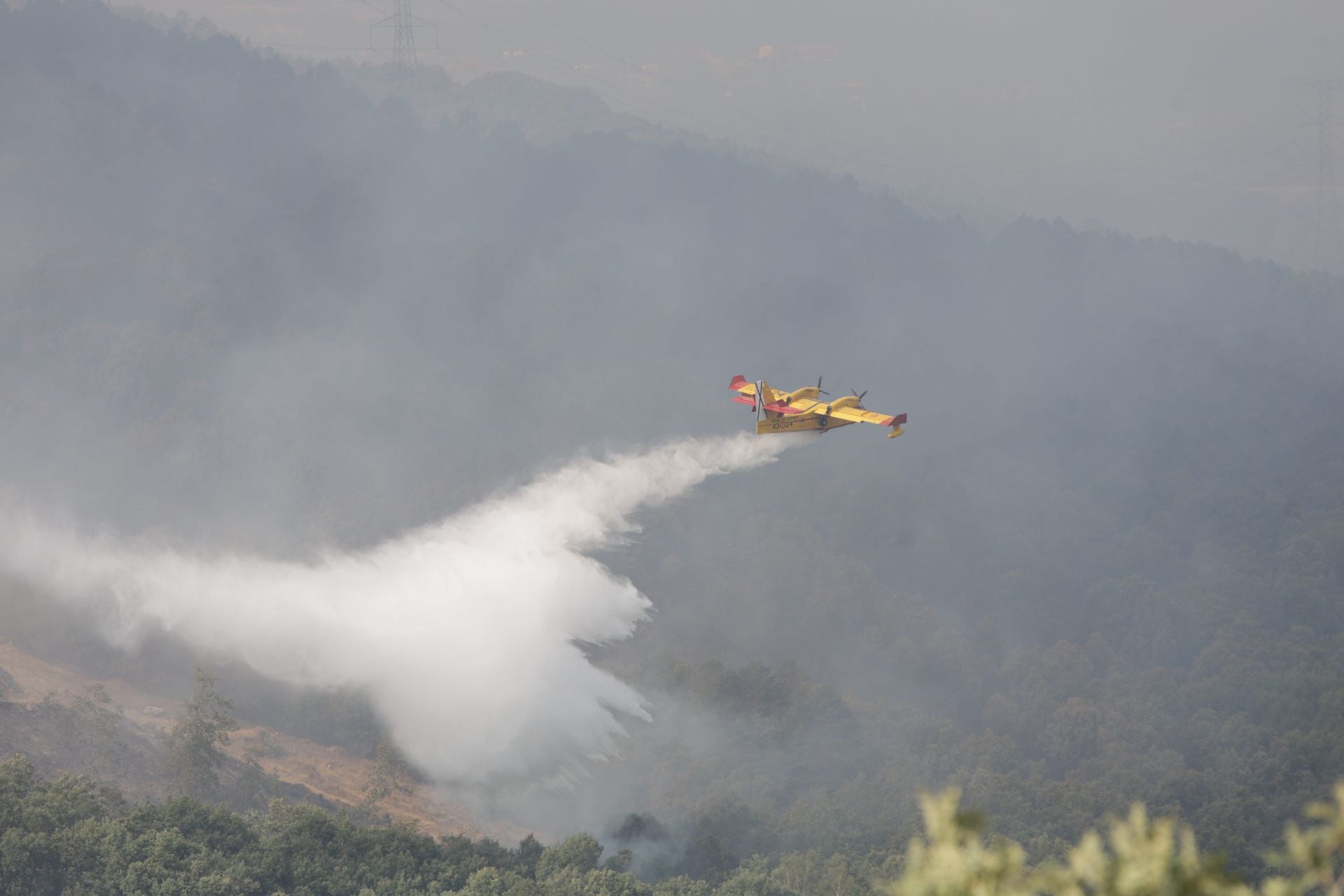 El incendio afecta la frontera entre Castromil, en la provincia de Zamora y Galicia