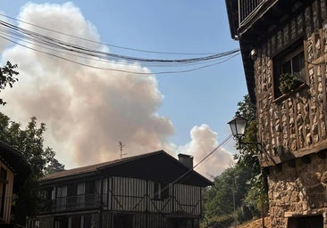 Evacuados los turistas y confinada la población de La Alberca por un incendio nivel 2