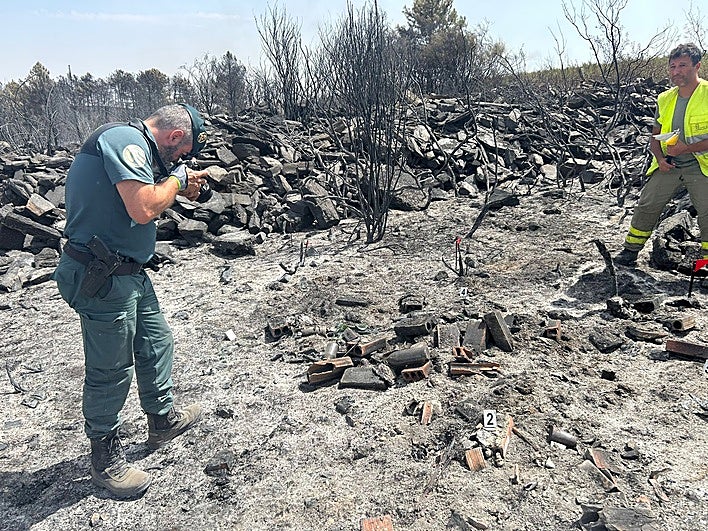 El incendio de Puercas tuvo su origen en el «efecto lupa» por la acumulación de residuos en una finca