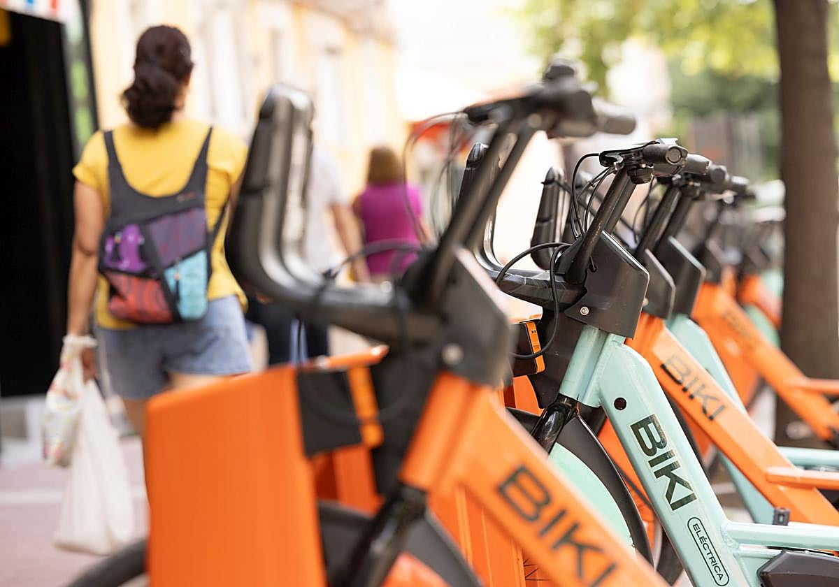 Bicicletas en la estación de Biki situada en la calle Real de Burgos.