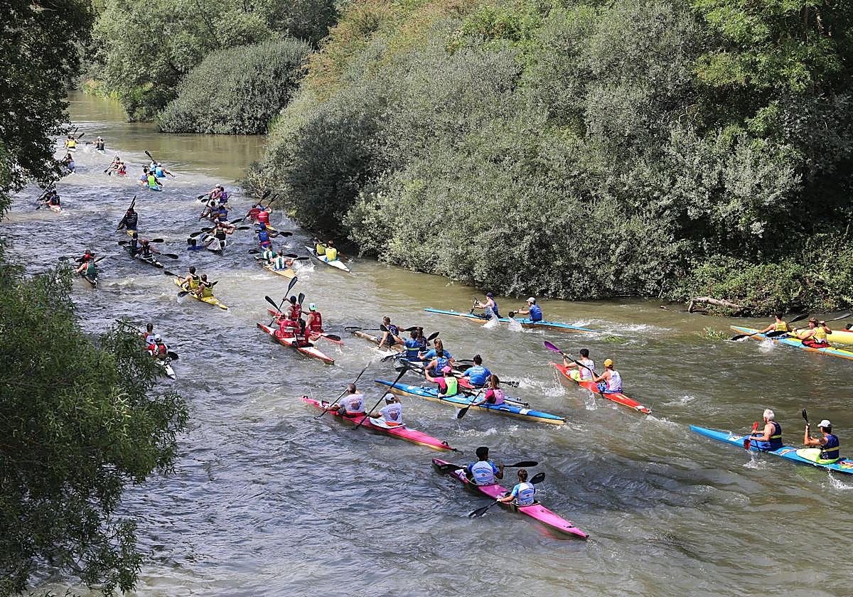 Los piragüistas no fallan a su cita anual con Alar del Rey