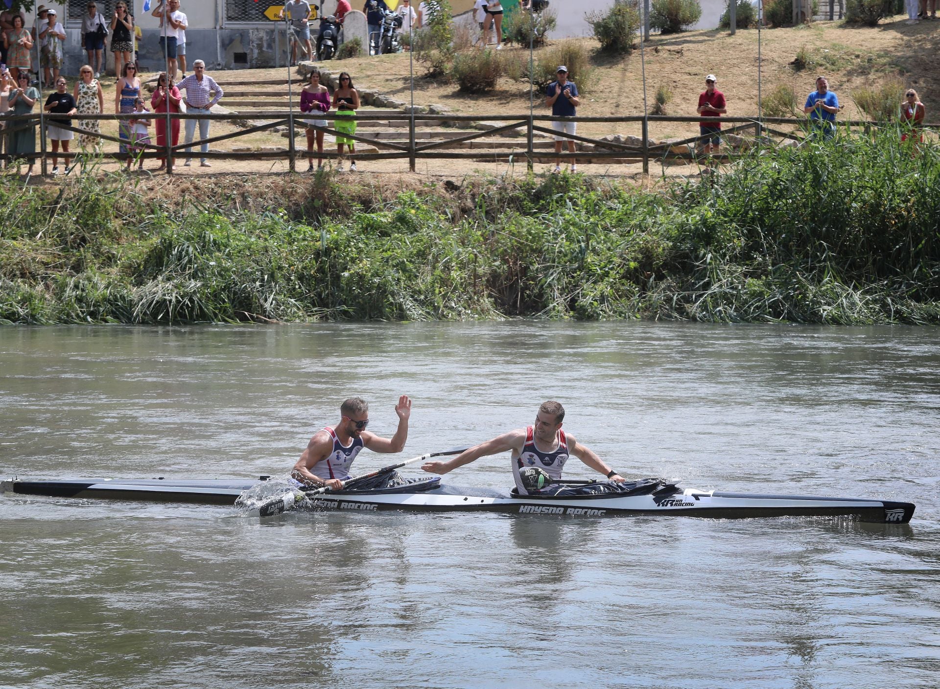 Los piragüistas no fallan a su cita anual con Alar del Rey