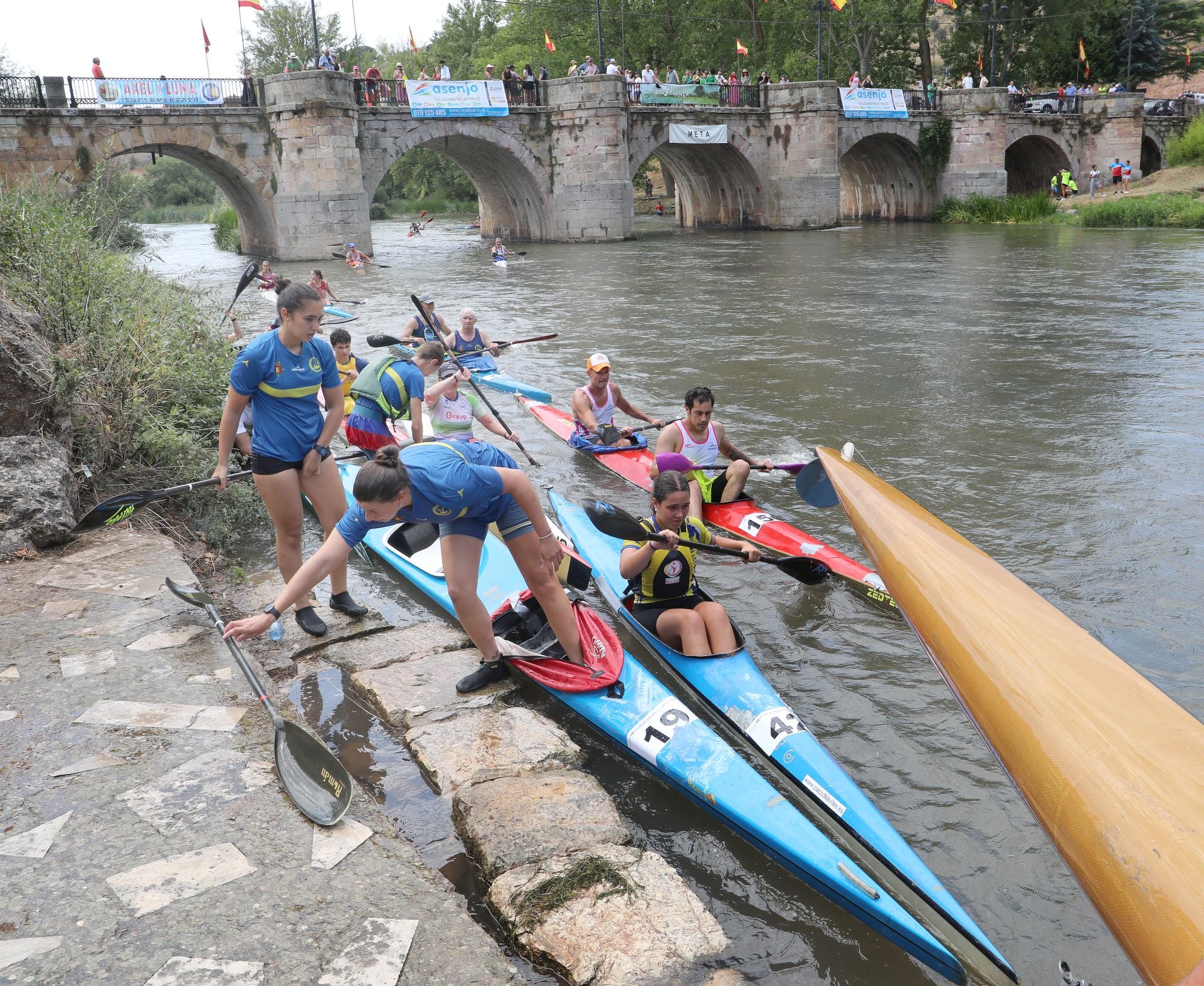 Los piragüistas no fallan a su cita anual con Alar del Rey