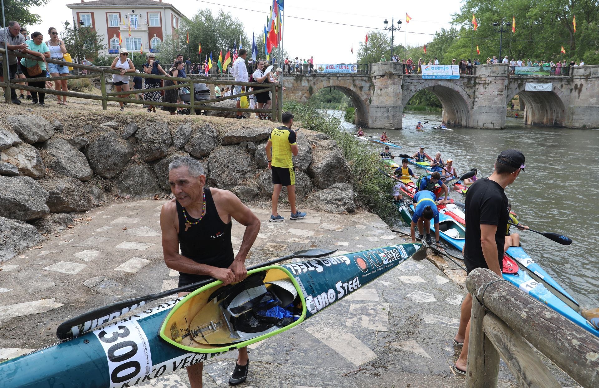 Los piragüistas no fallan a su cita anual con Alar del Rey