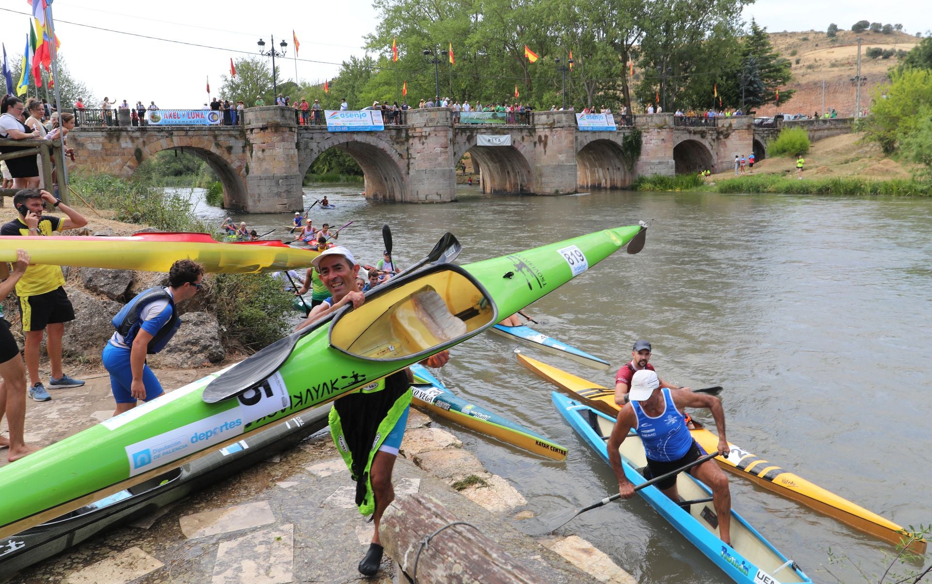 Los piragüistas no fallan a su cita anual con Alar del Rey