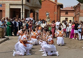 Baile del Grupo de Danzas y Paloteo de Autilla.