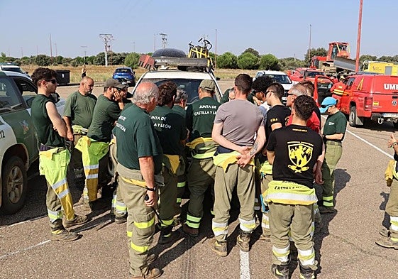 Imagen de una reunión en el puesto de mando.