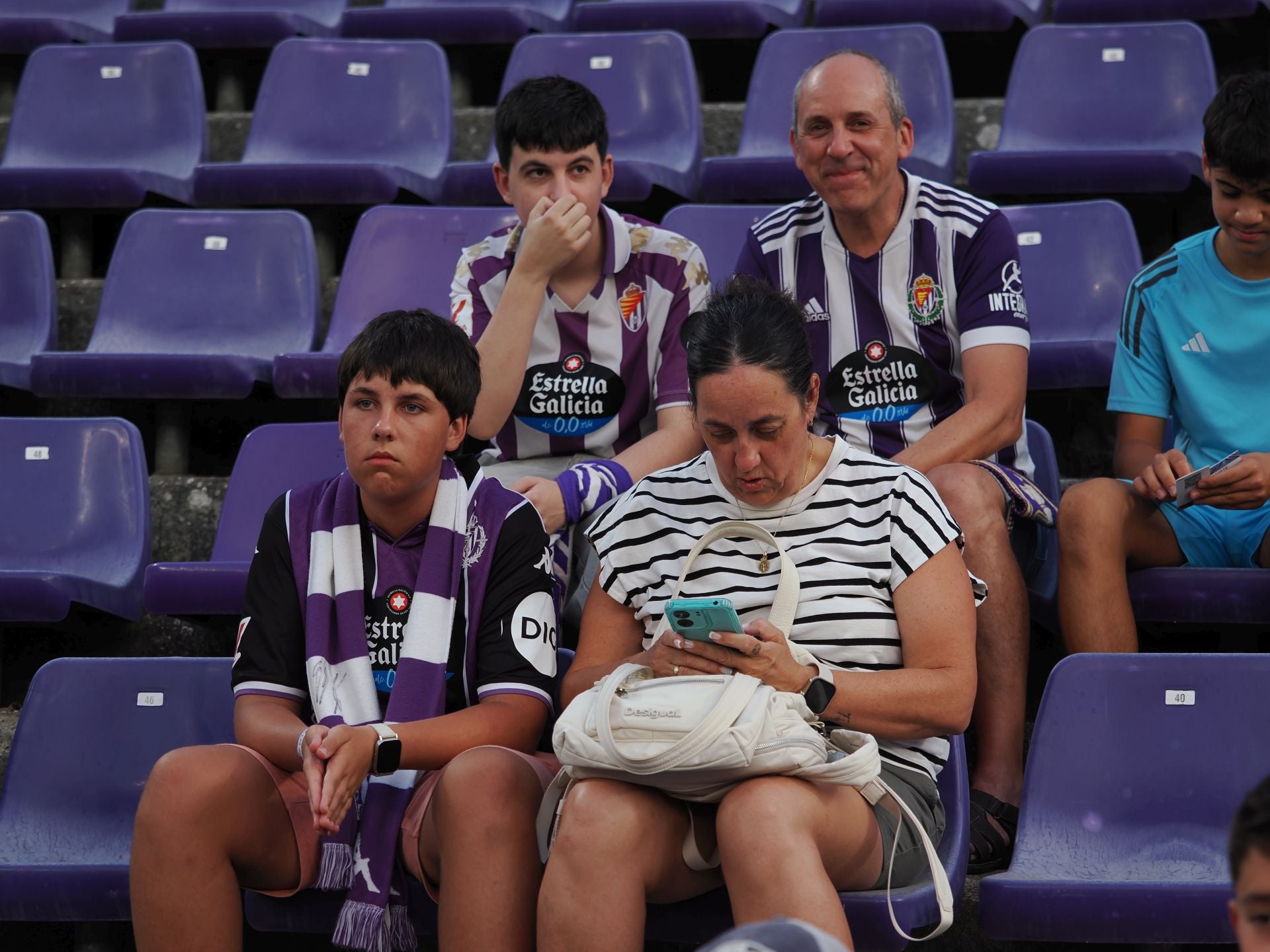 Búscate en la grada del Real Valladolid-Ceuta (1/3)