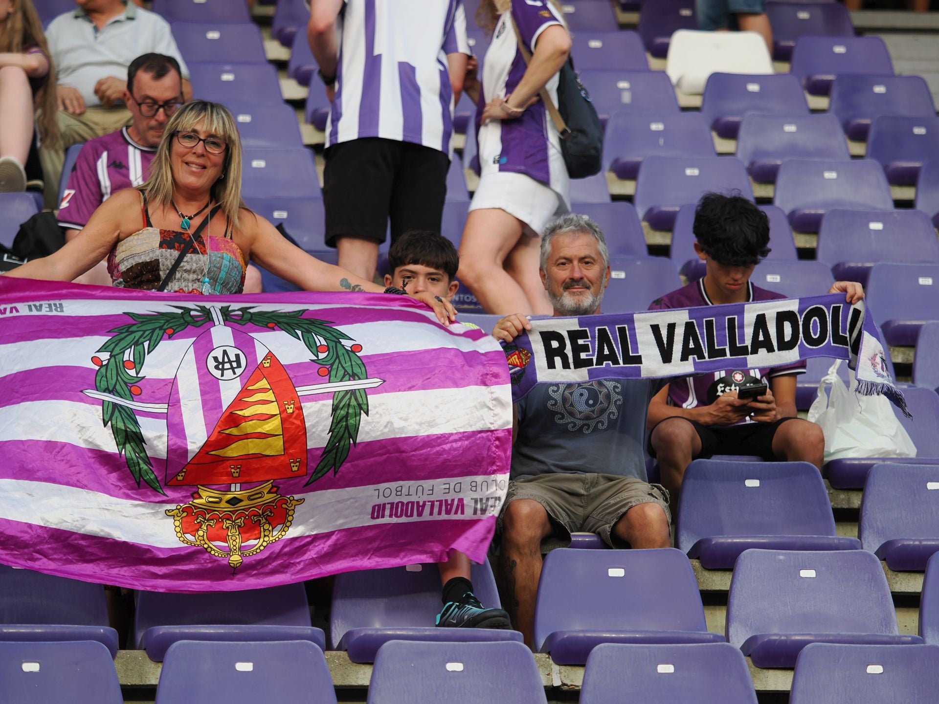 Búscate en la grada del Real Valladolid-Ceuta (1/3)