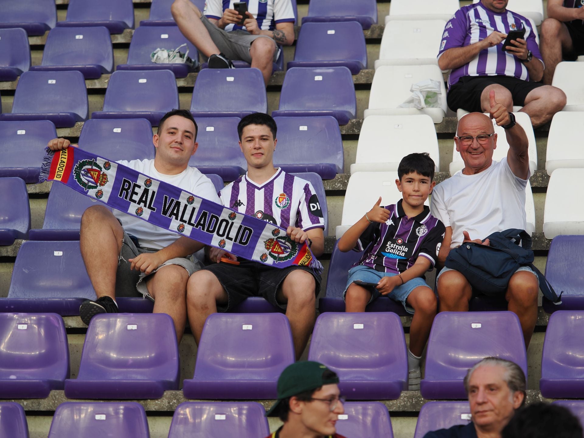 Búscate en la grada del Real Valladolid-Ceuta (2/3)