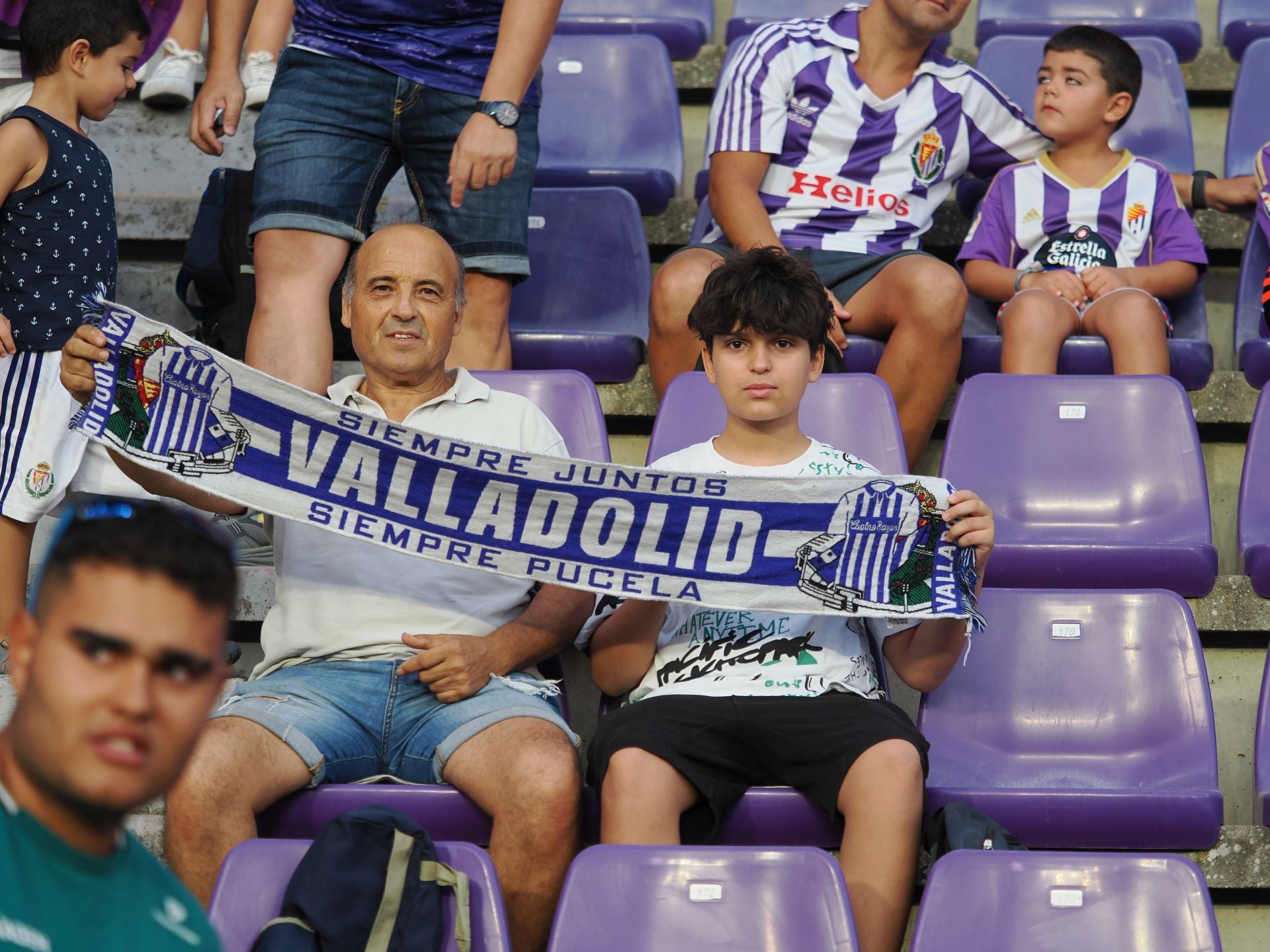 Búscate en la grada del Real Valladolid-Ceuta (2/3)