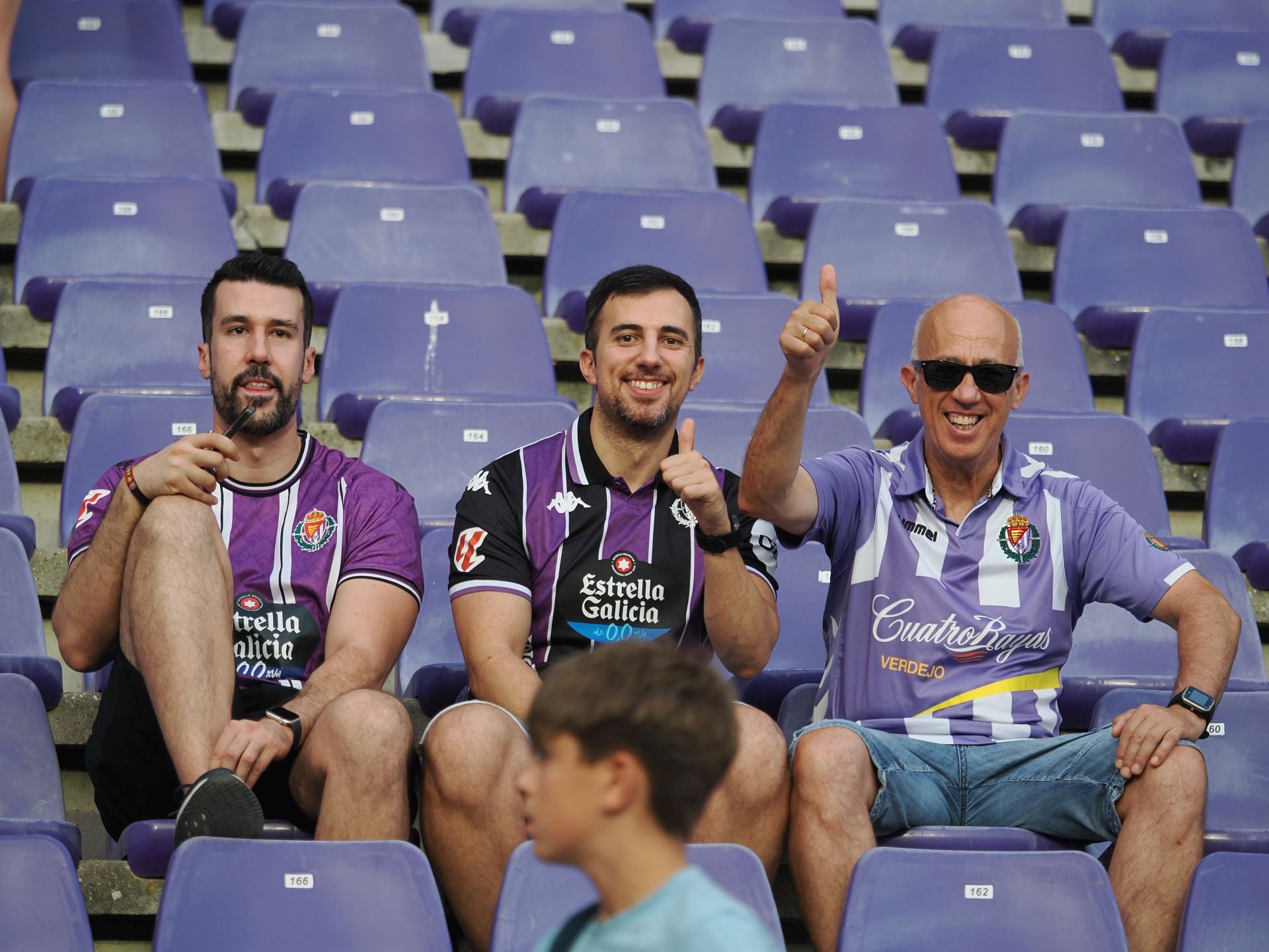 Búscate en la grada del Real Valladolid-Ceuta (2/3)