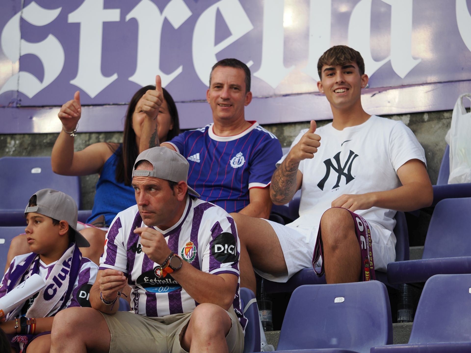 Búscate en la grada del Real Valladolid-Ceuta (3/3)