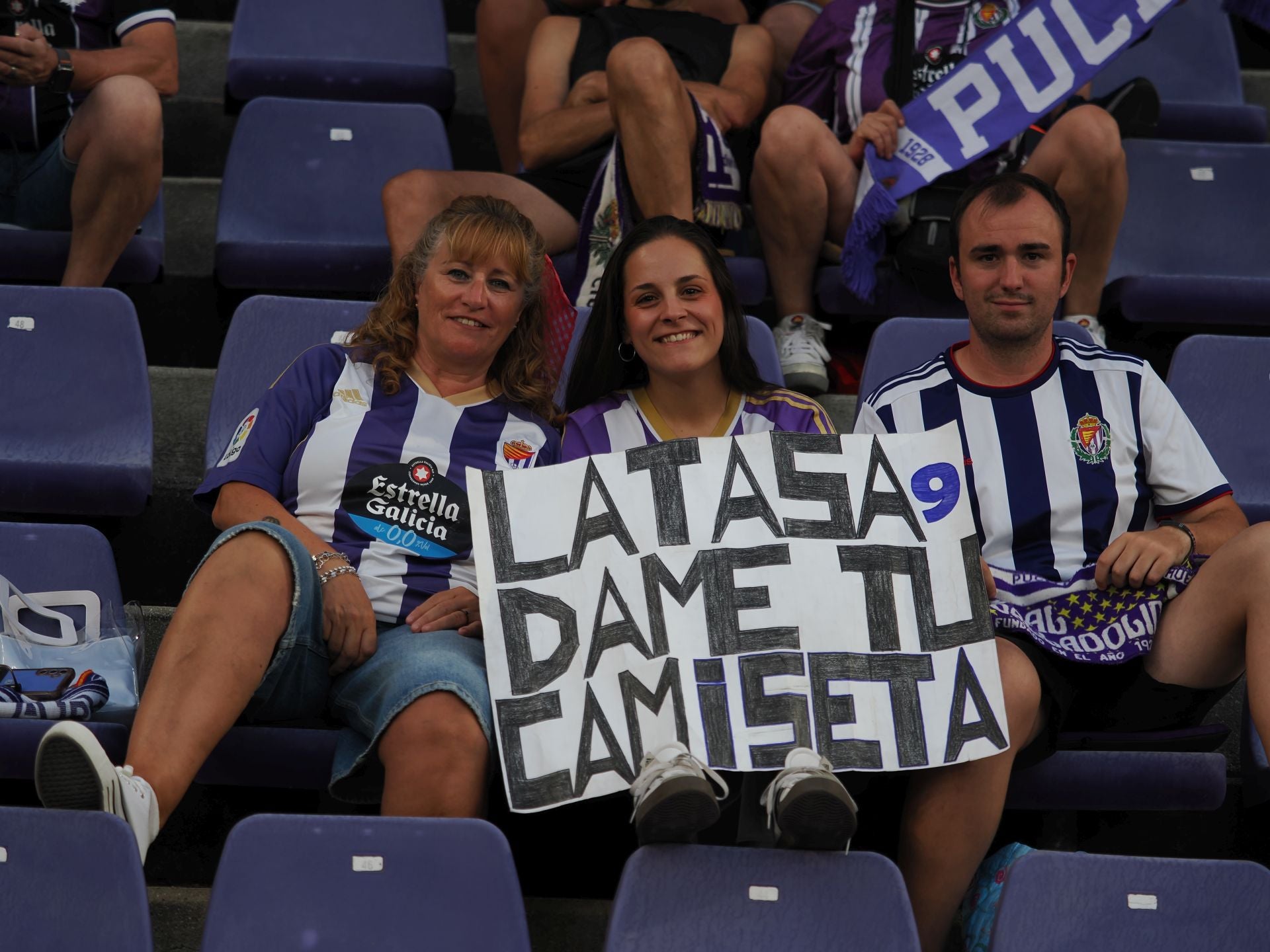 Búscate en la grada del Real Valladolid-Ceuta (3/3)