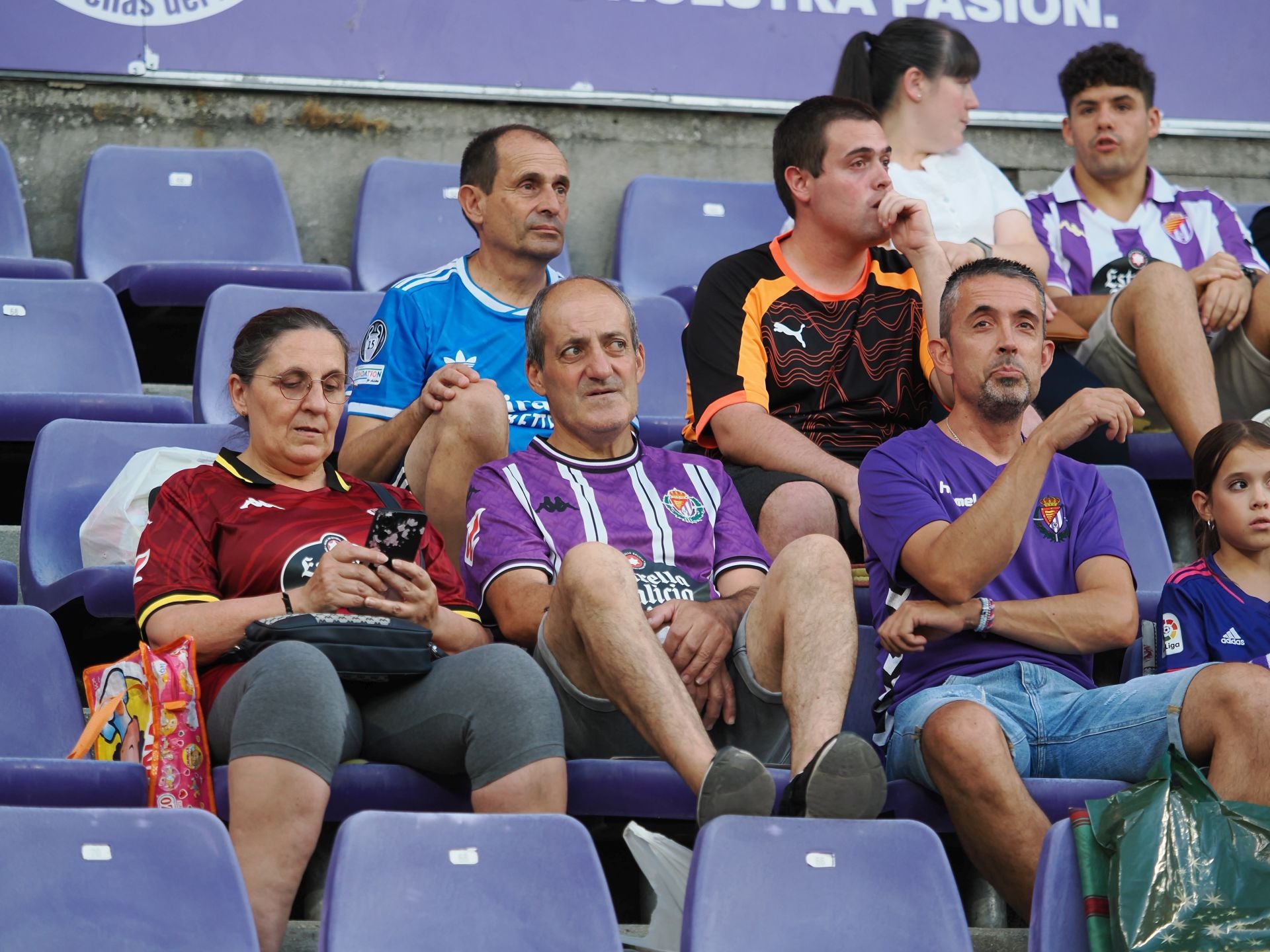 Búscate en la grada del Real Valladolid-Ceuta (3/3)