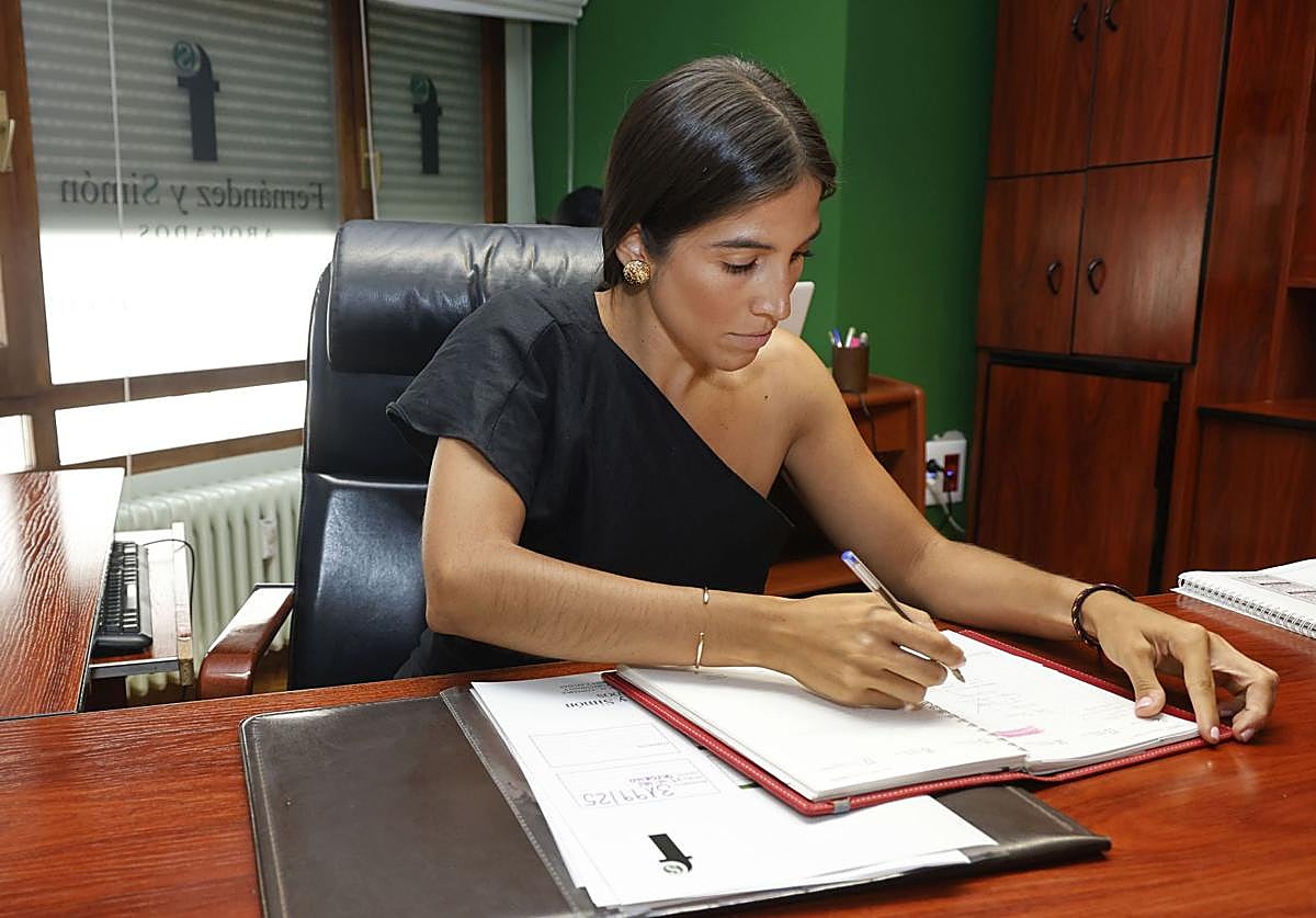 Leticia Rico, en el despacho de Fernández y Simón.