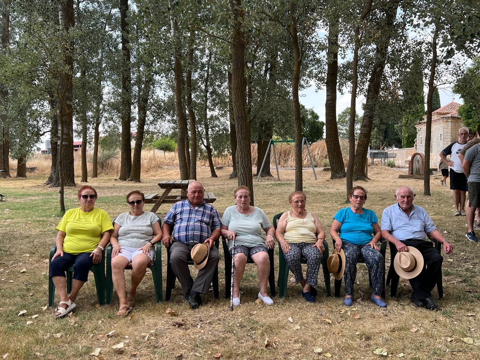 Siete de los diecisiete hijos que tuvieron Teógenes y María Candelas