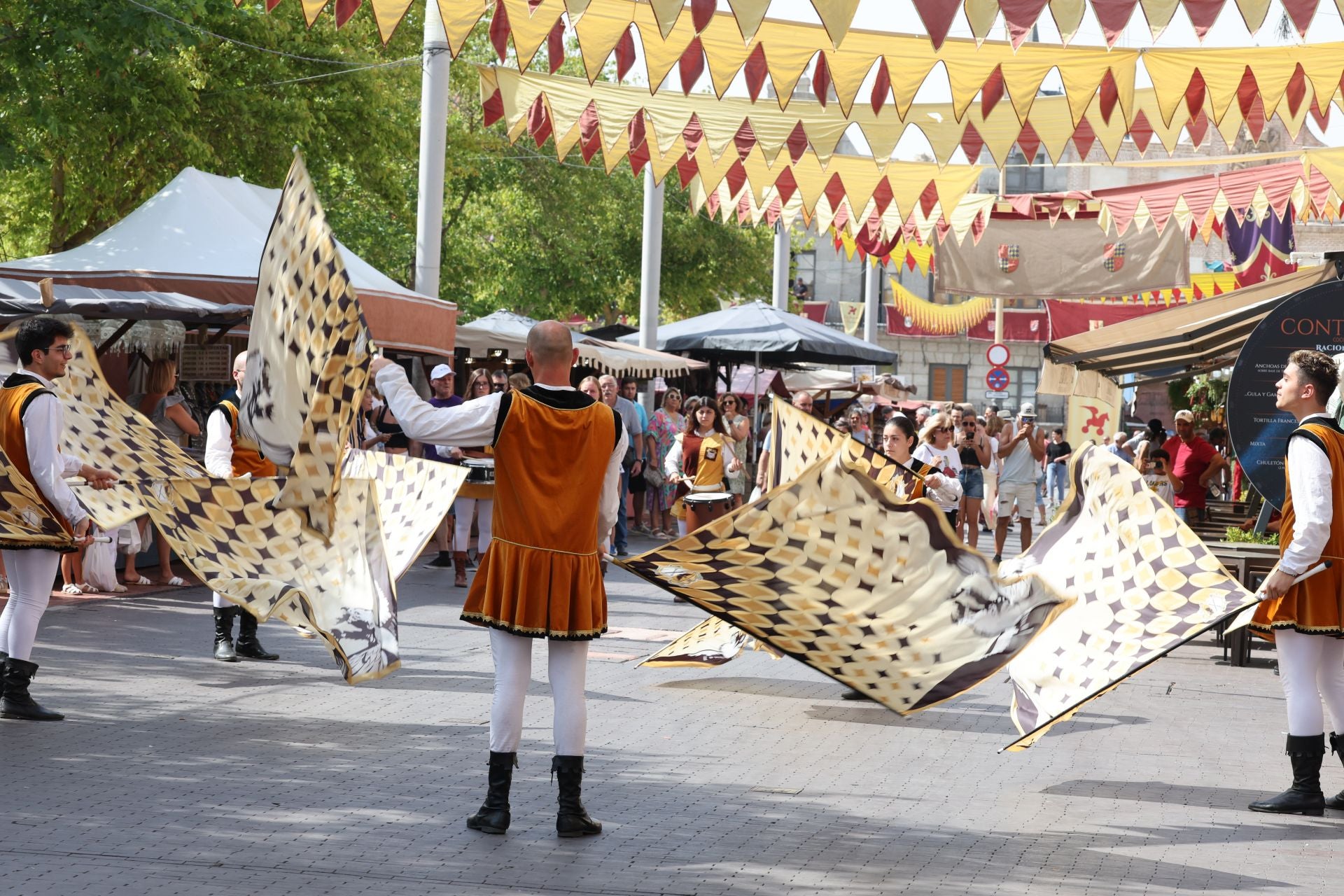 Ambiente en la Feria Renacentista de Medina del Campo este sábado
