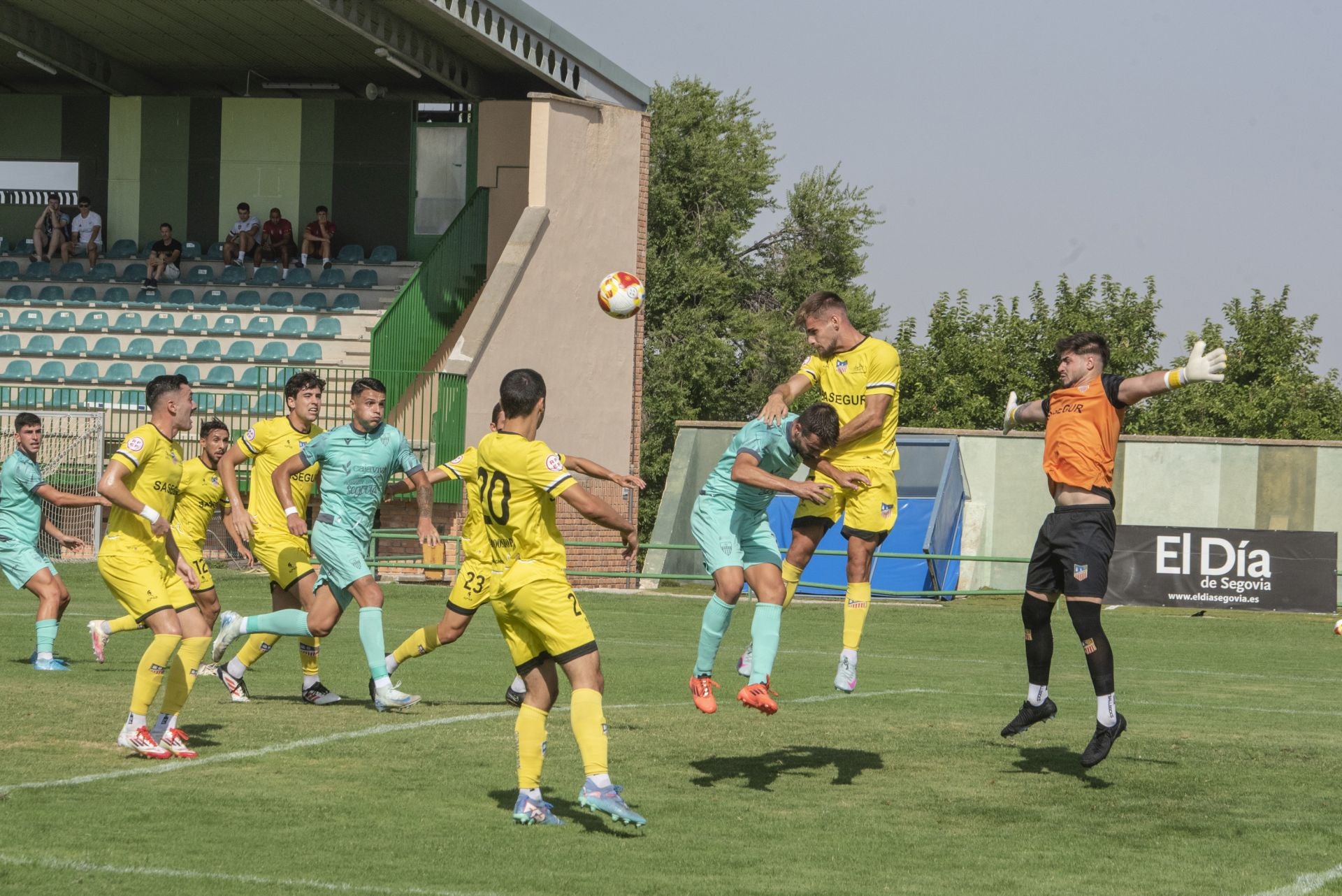 Las mejores fotos del Segoviana-Navalcarnero