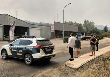 Evacúan Villalba, Fresno y Mantinos y confinan Guardo por el incendio leonés de Canalejas