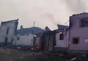 El fuego arrasa 17 casas de Cansoles y el trabajo se centra en proteger Guardo