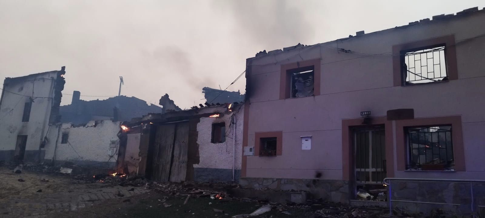 Las casas de San Pedro de Cansoles, pasto de las llamas