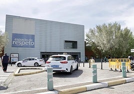 Fachada y entrada principal al hospital Río Hortega.