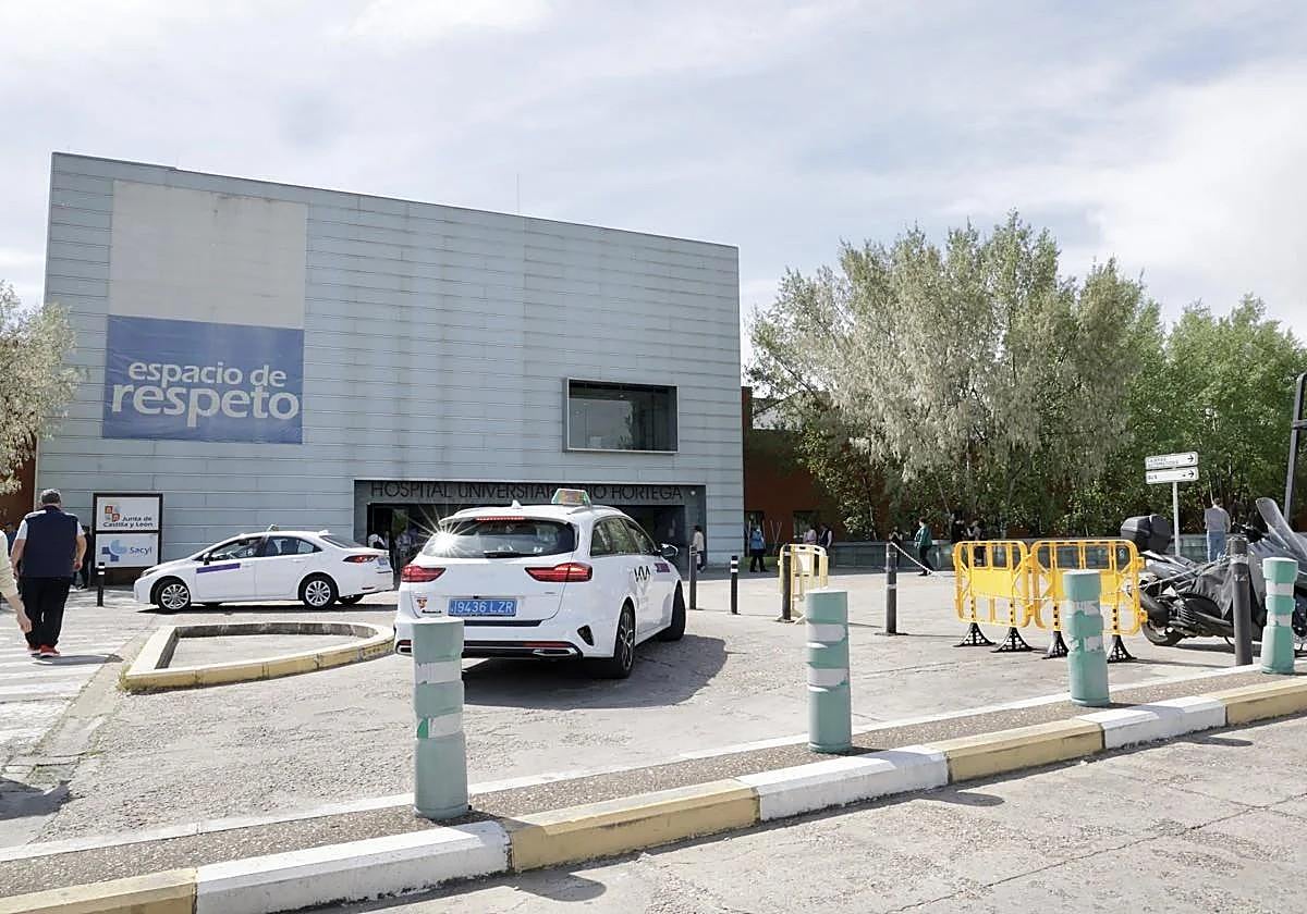 Fachada y entrada principal al hospital Río Hortega.