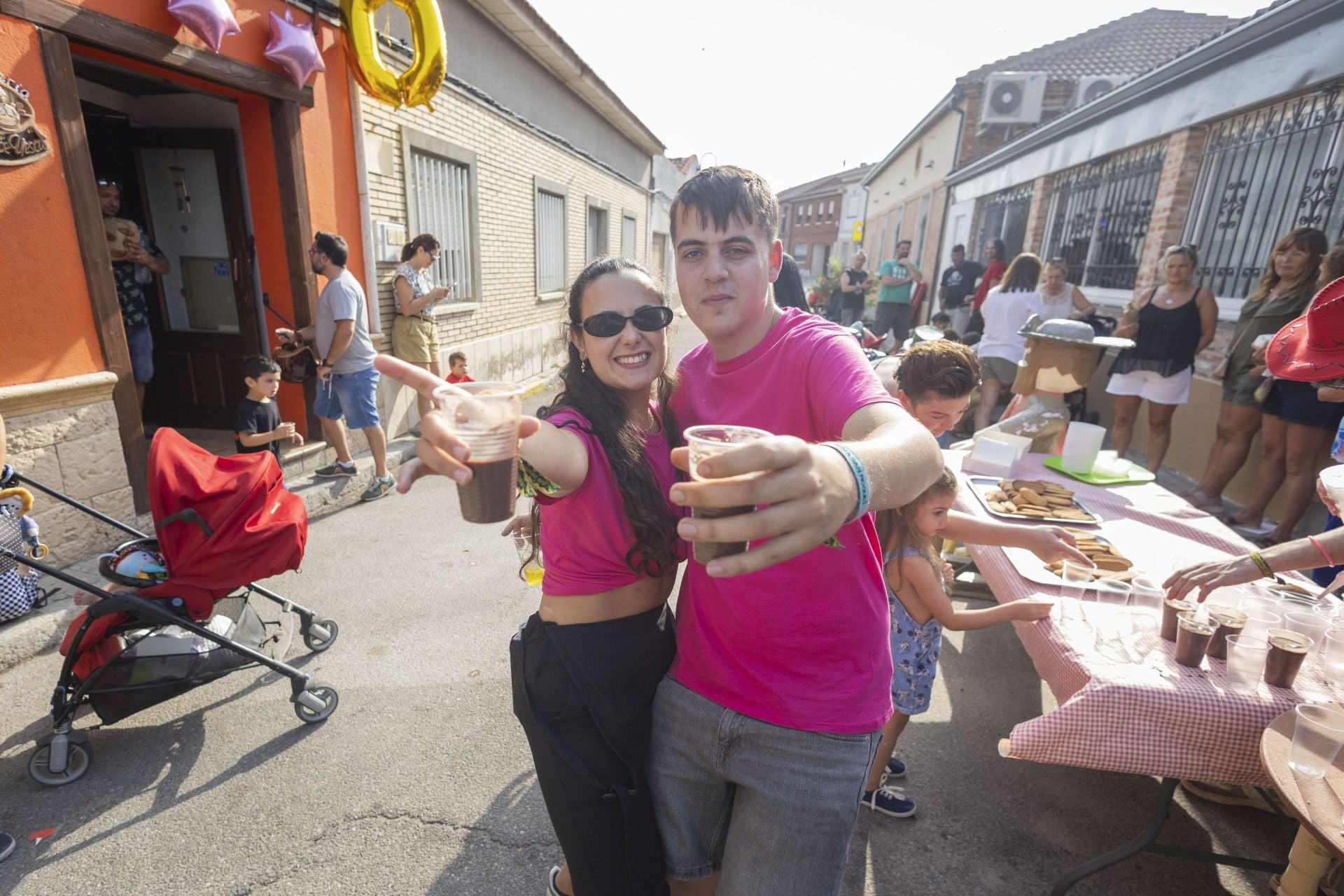 Pasacalles y chocolatada en las fiestas de Viana de Cega
