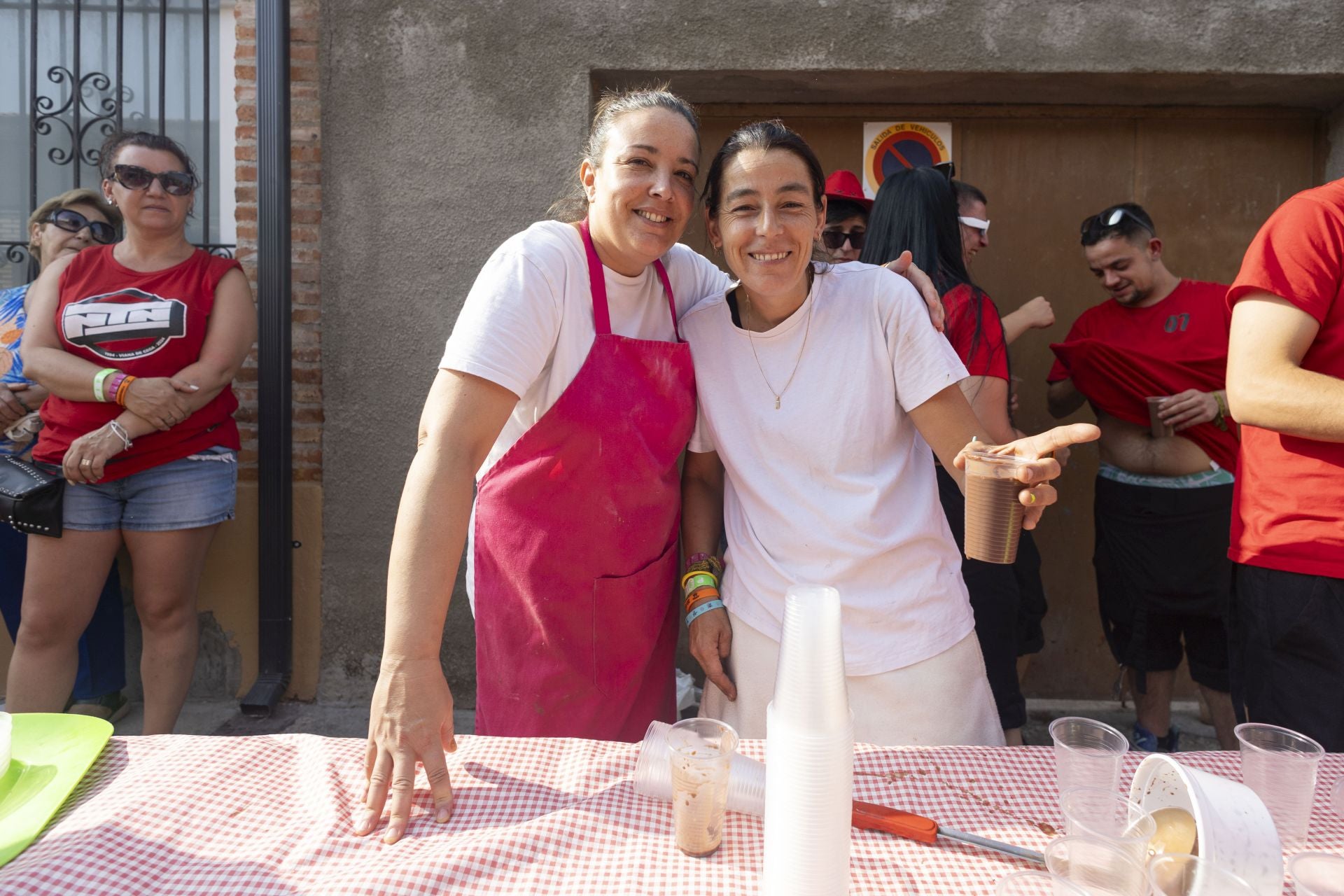 Pasacalles y chocolatada en las fiestas de Viana de Cega