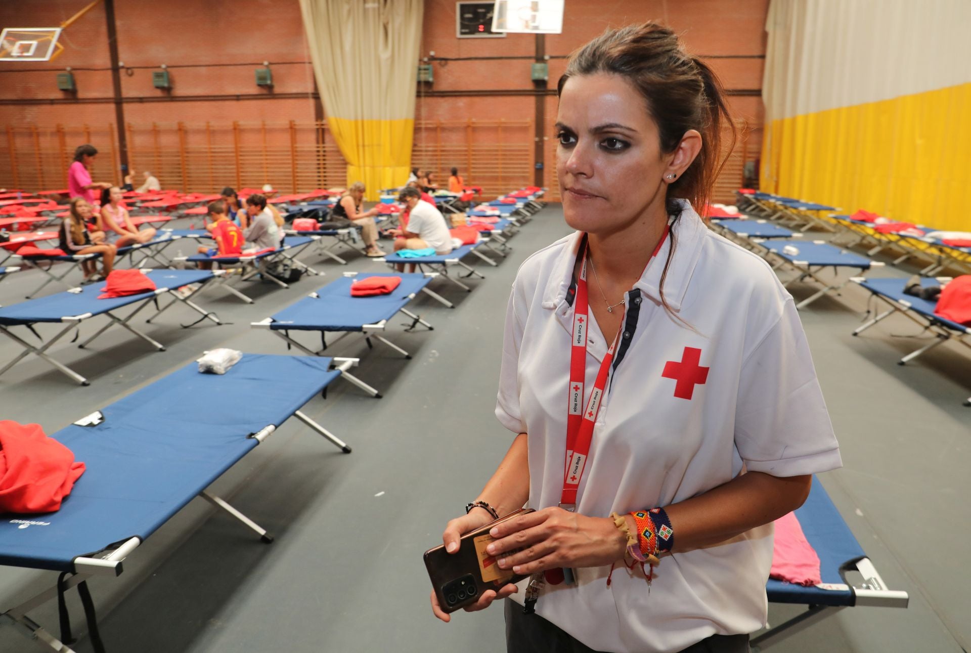 La solidaridad en horas de angustia en el Polideportivo de Saldaña