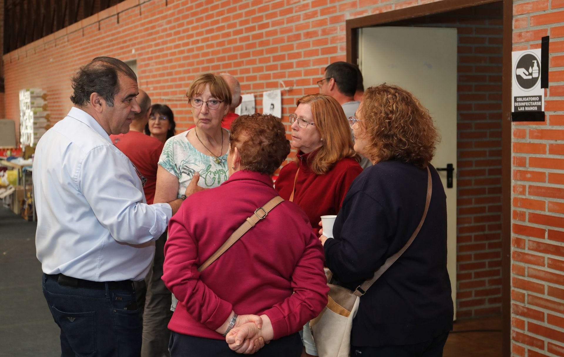 La solidaridad en horas de angustia en el Polideportivo de Saldaña