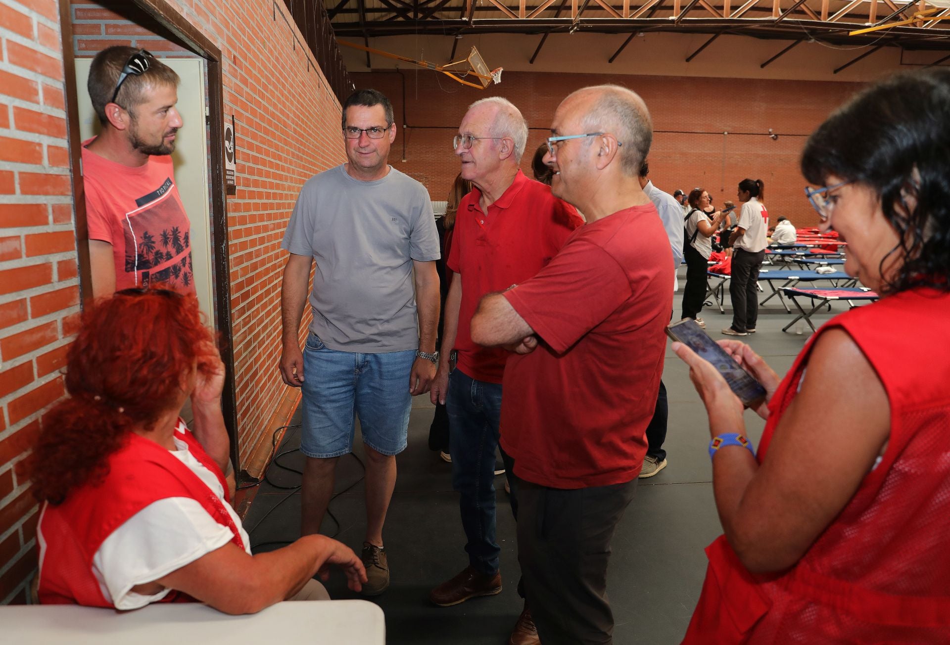 La solidaridad en horas de angustia en el Polideportivo de Saldaña