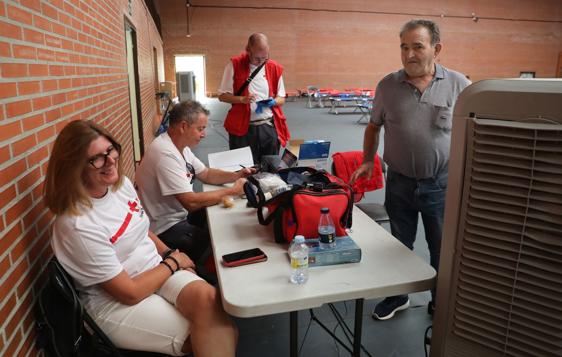 La solidaridad en horas de angustia en el Polideportivo de Saldaña