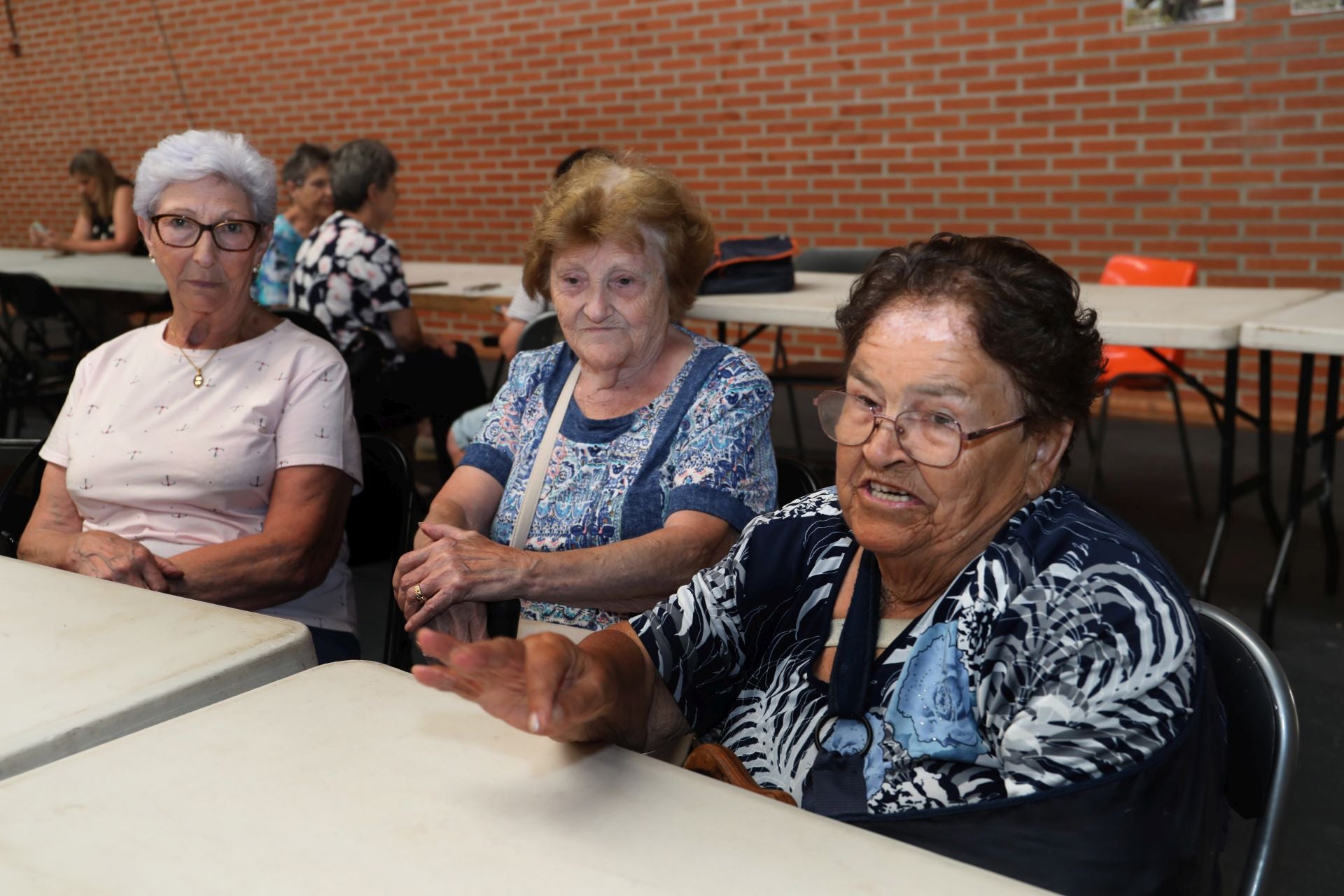 La solidaridad en horas de angustia en el Polideportivo de Saldaña