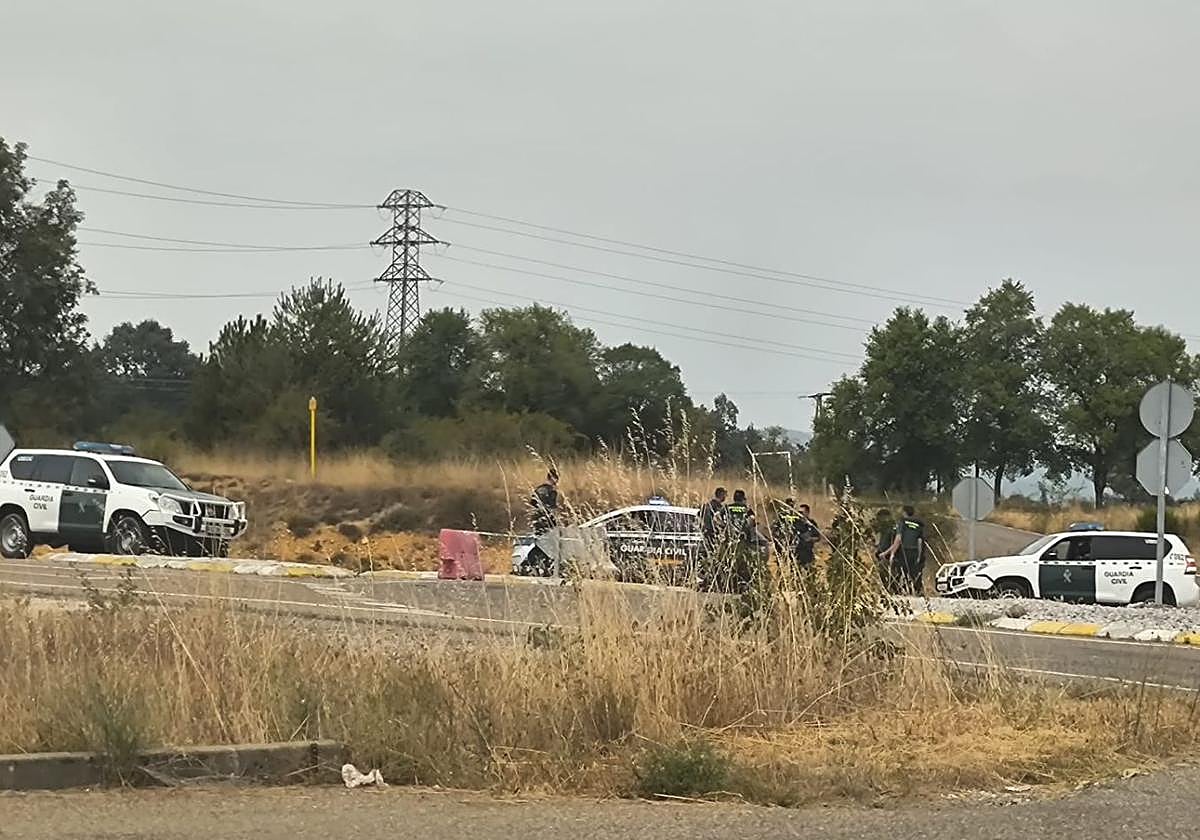 La Guardia Civil, en la CL-626 en Guardo.