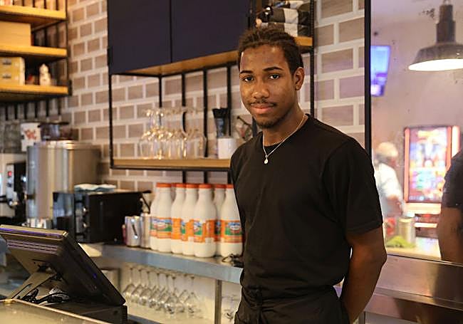 Elvin Gómez, camarero del Erchus.