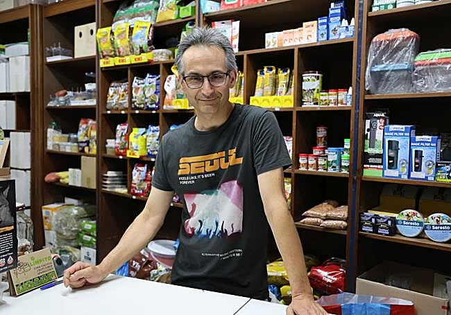 Vitorio Moreda, de la tienda Birdom mascotas y accesorios