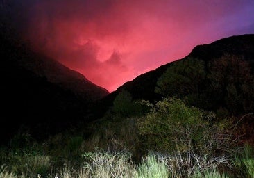 El fuego evacua Cardaño por segunda vez en tres días mientras Cansoles intenta su reconstrucción