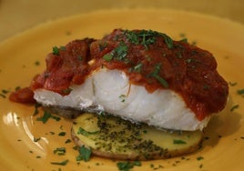 Segundo plato del menú, bacalao a la riojana.