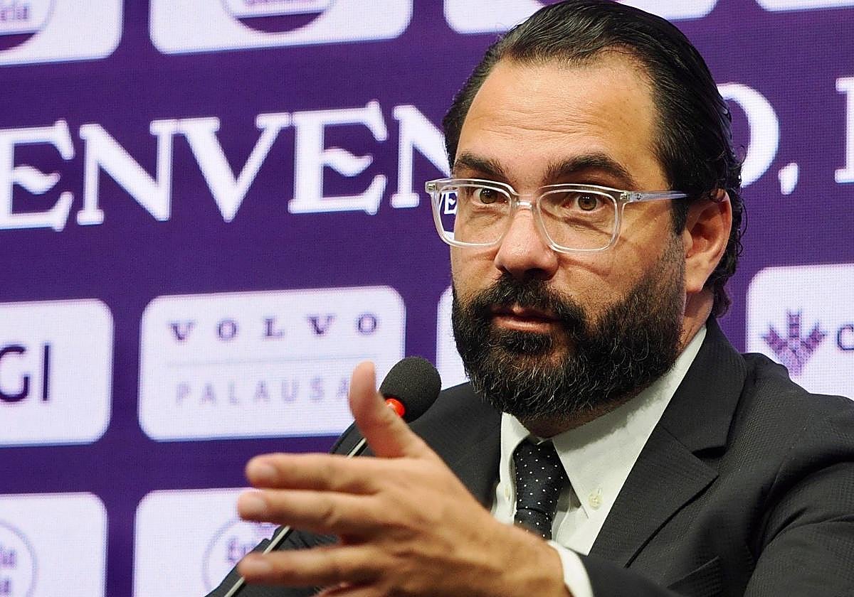 Víctor Orta en una rueda de prensa del Real Valladolid.