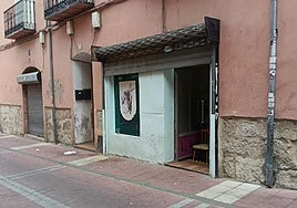 Exterior de la peña donde tuvo lugar el altercado, en la calle Solana Alta de Tudela de Duero.