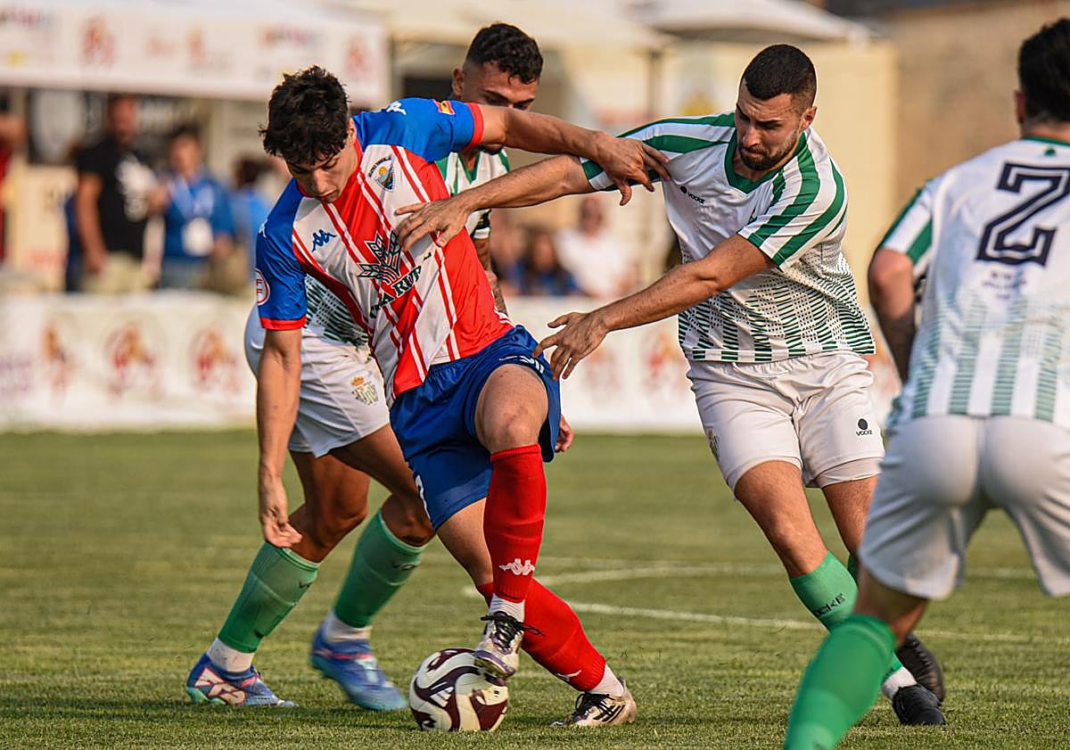 Imagen principal - El Tordesillas arrasa a un Betis que solo aguantó un tiempo