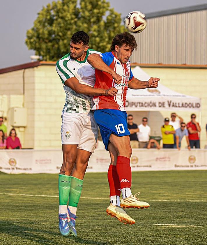 Imagen secundaria 2 - El Tordesillas arrasa a un Betis que solo aguantó un tiempo