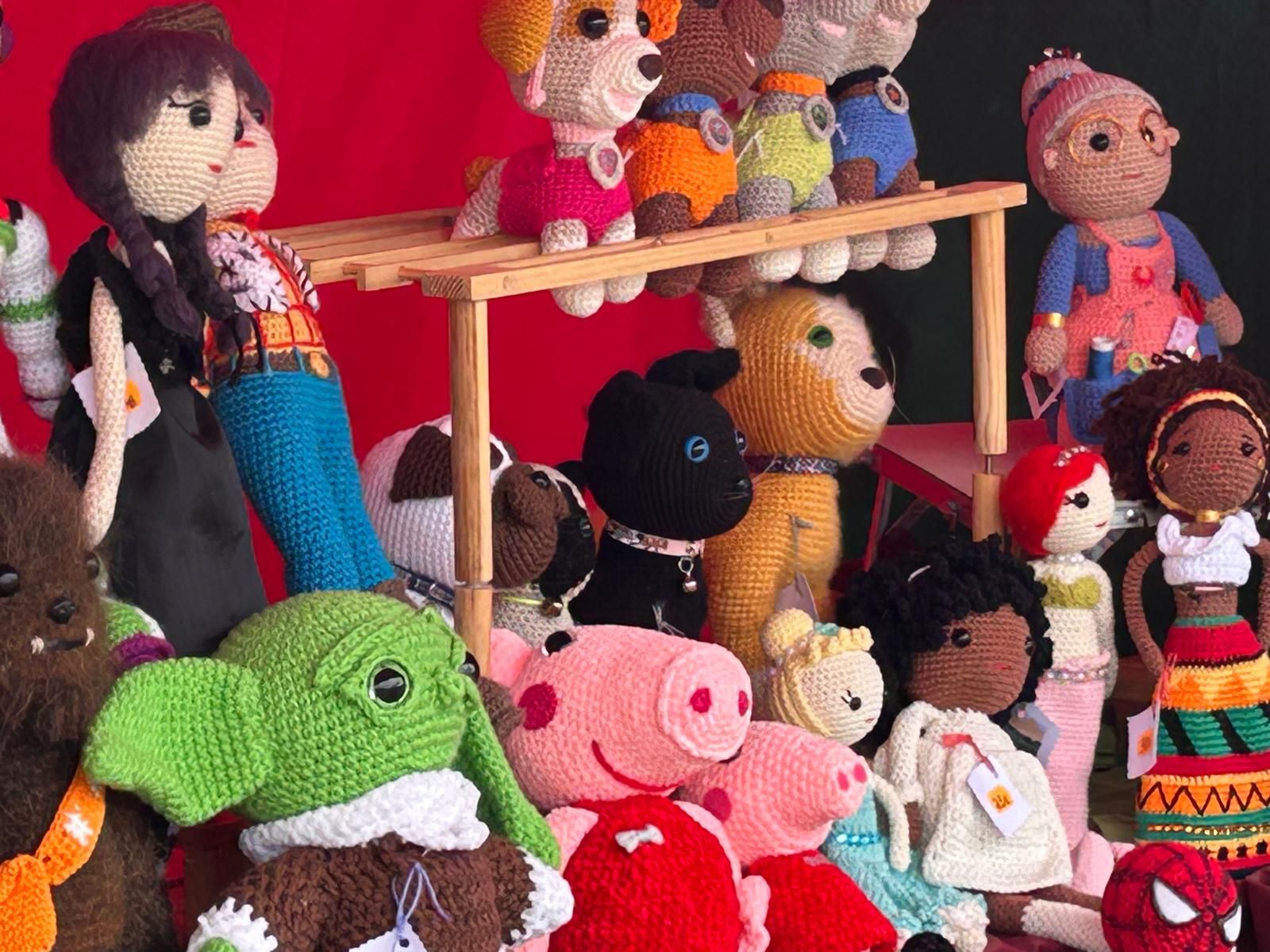 Animada feria de ganado vacuno en La Pernía